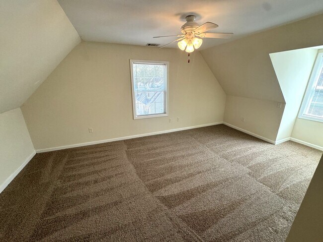 Building Photo - 4br House near Campus, Stadium, Downtown! - FALL 2026 Pre-Lease