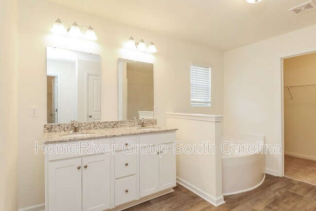 Building Photo - 134 Carriagebrook Cir