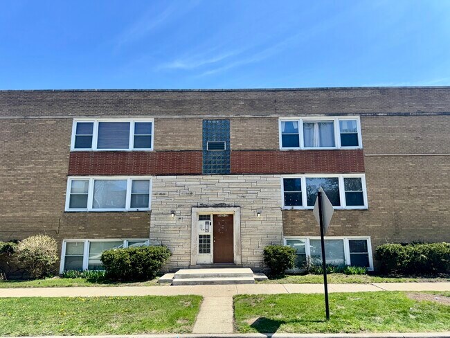 Building Photo - 7325 S Kingston Ave