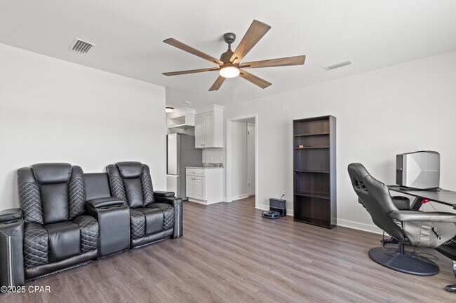 Building Photo - 1914 Clay Ave