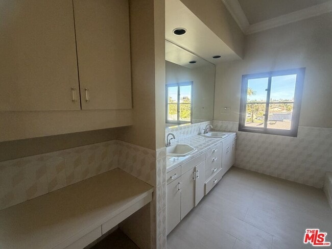 Building Photo - 5867 W 75th St