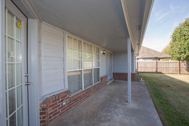 Building Photo - 3 Bed, 2 Bath In Owasso School District