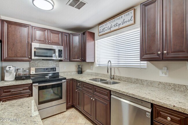 Building Photo - Fantastic Chandler Home!