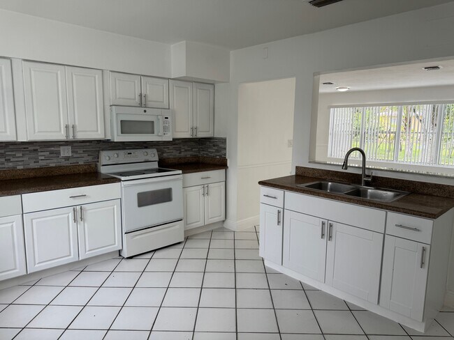 Building Photo - 6884 NW 14th St