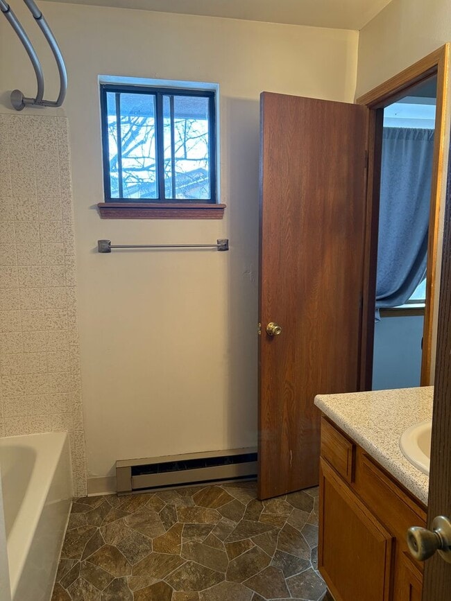 Building Photo - 1 Bedroom 1 Bath Townhome with Garage Parking in Village Seven