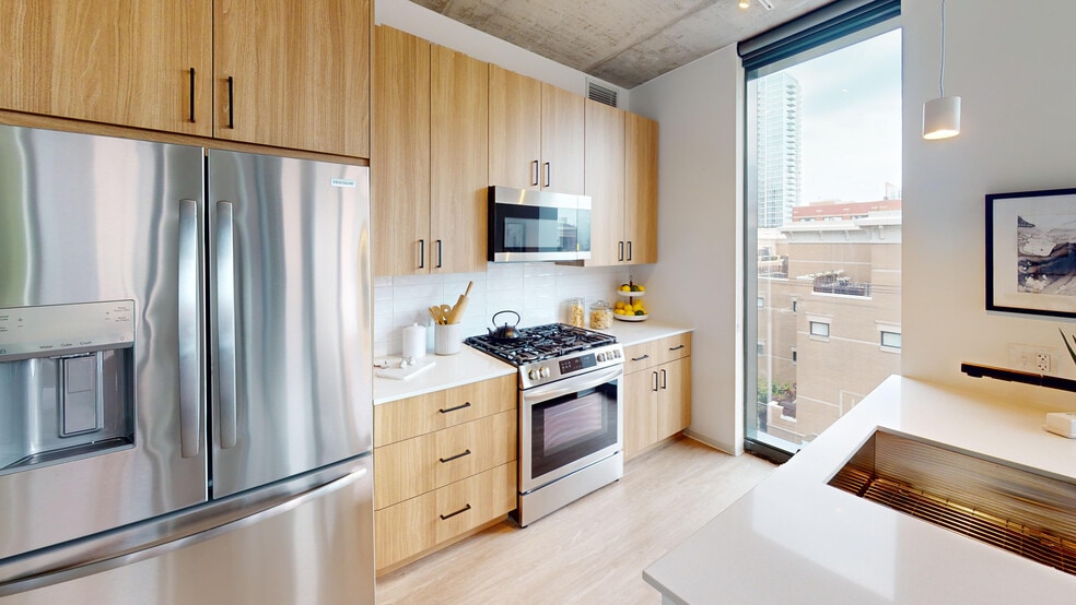 Building Photo - 1619 S Michigan Ave