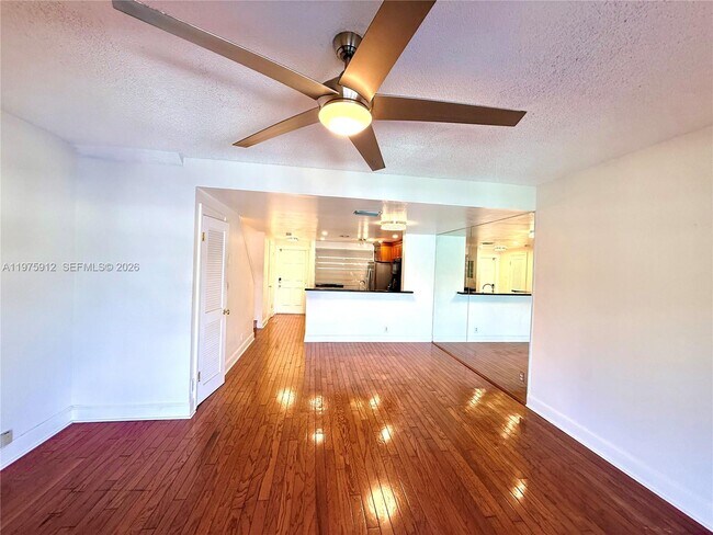 Building Photo - 2533 NE 15th St