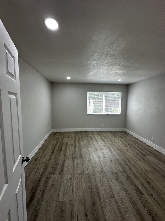 Building Photo - 3221 San Carlos Way