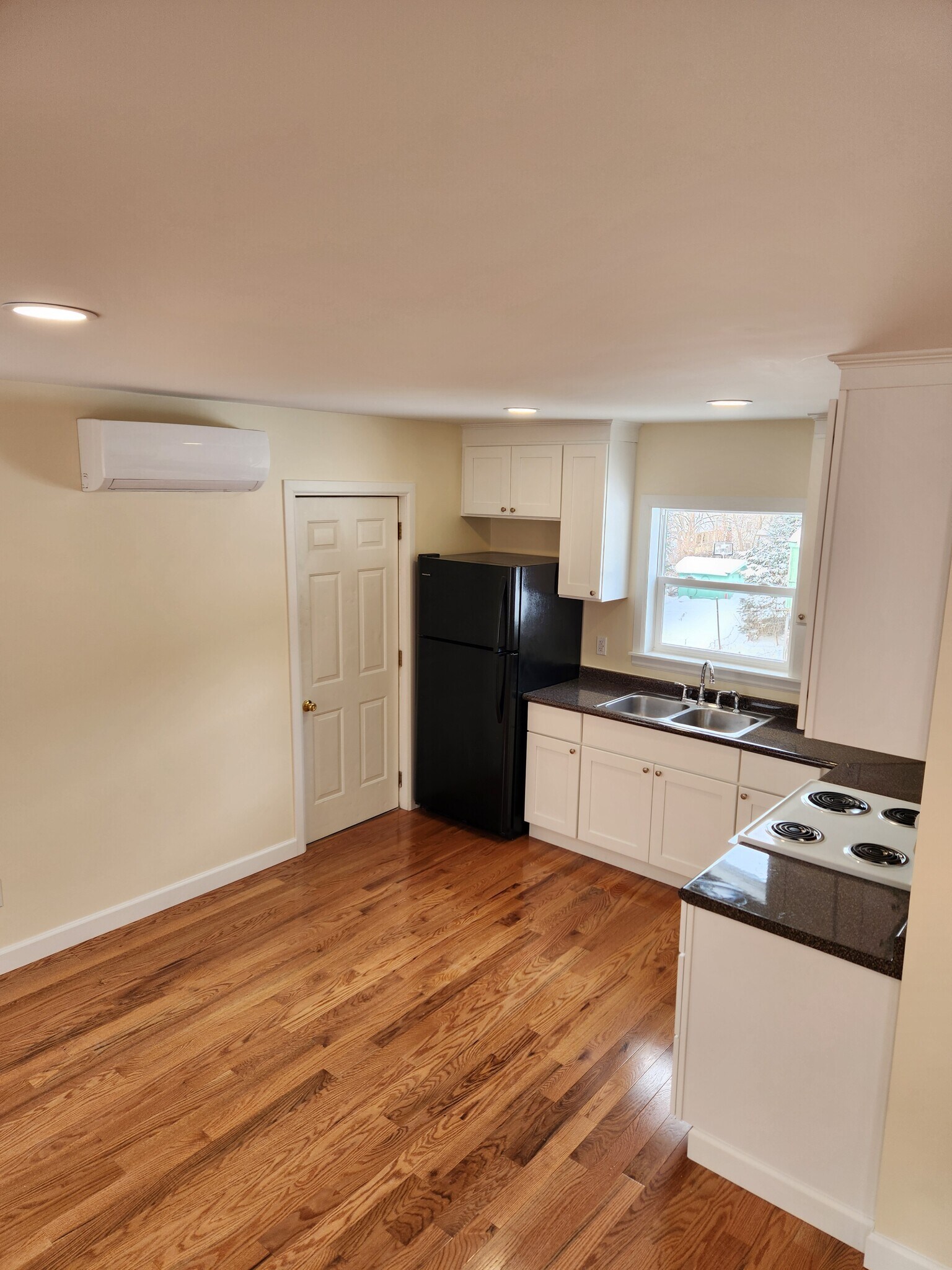 Kitchen - 97 Loomis St