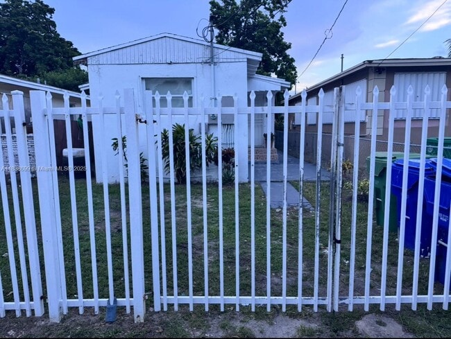Building Photo - 1541 NW 70th St