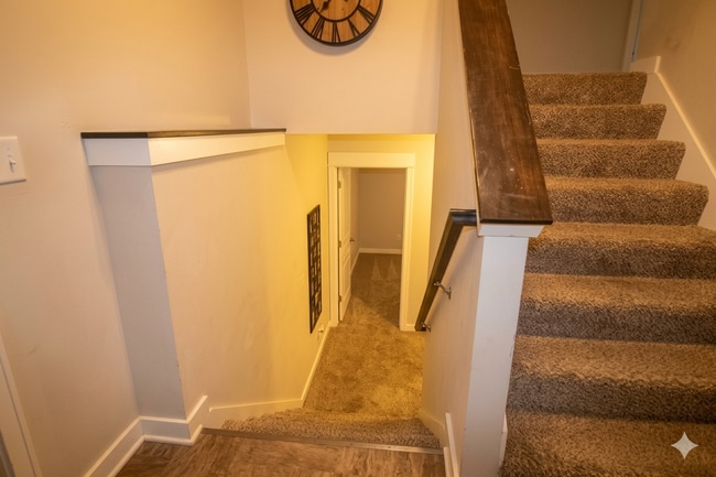 Building Photo - 5-Bedroom Townhome in Hudsonville | Cul-de-Sac, 2-Car Garage, Lawn & Snow Included