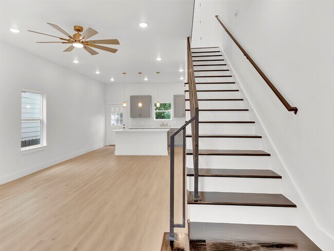 Building Photo - 1311 E 33rd St