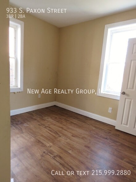 Building Photo - 933 S Paxon St