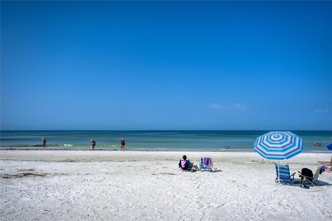 Building Photo - 3835 Almeria Ave