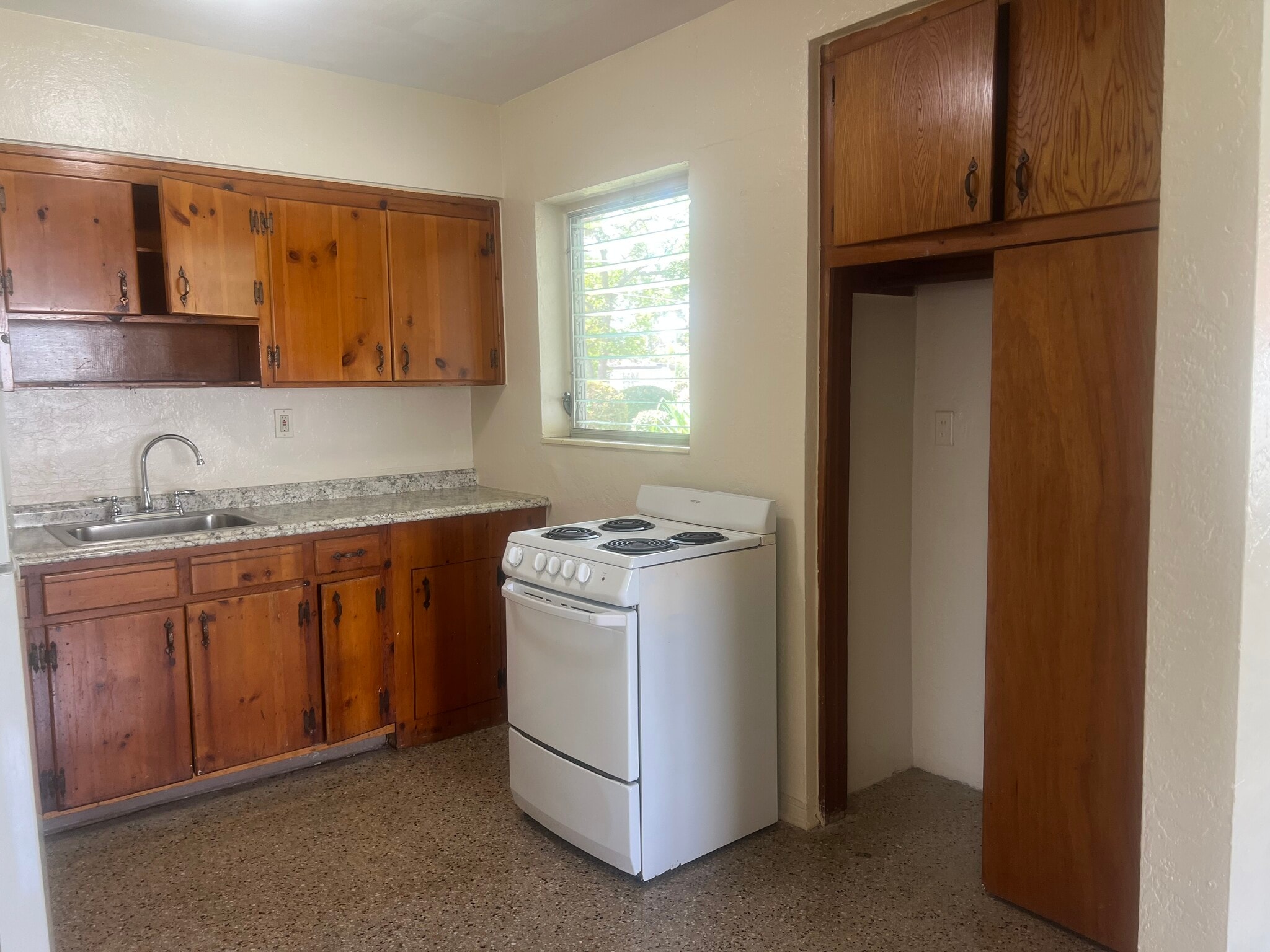 Building Photo - 505 NE 150th St