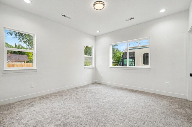 Building Photo - 801 8th St S