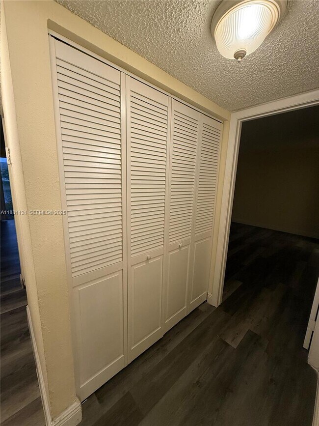 Building Photo - 7650 Westwood Dr