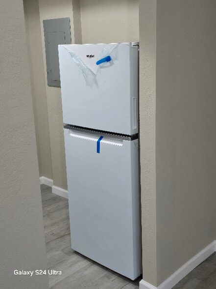 Building Photo - 124 Tacoma Rd