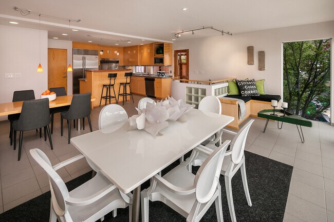 Building Photo - 10514 Riviera Pl NE