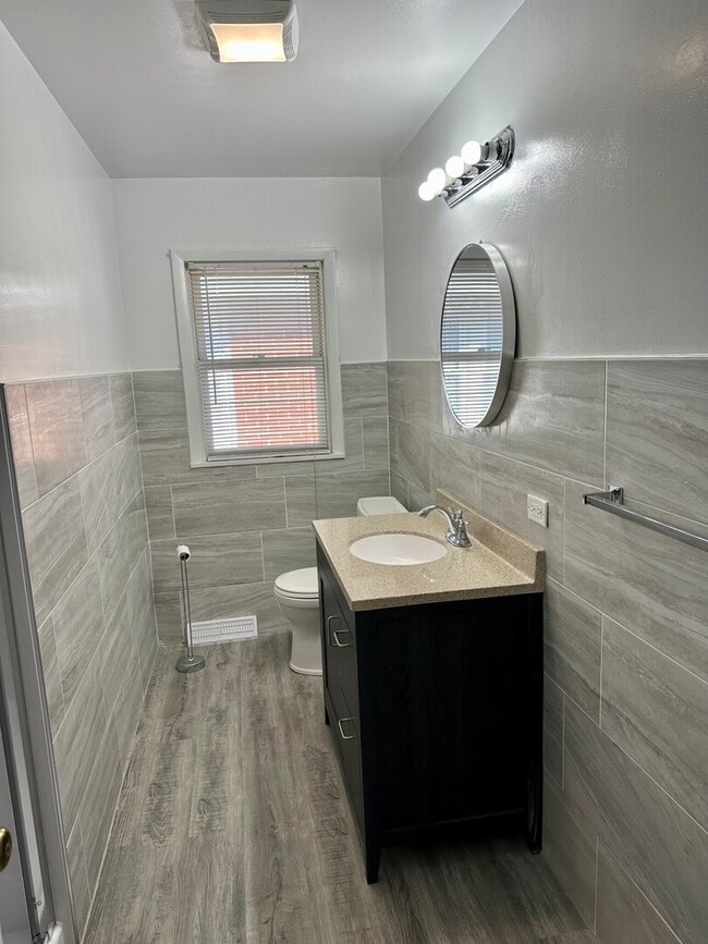 Building Photo - 5452 Brummel St