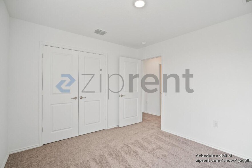 Building Photo - 3910 Poteet Pl