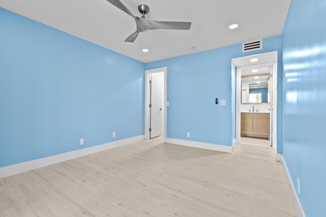 Building Photo - 969 Normandy U