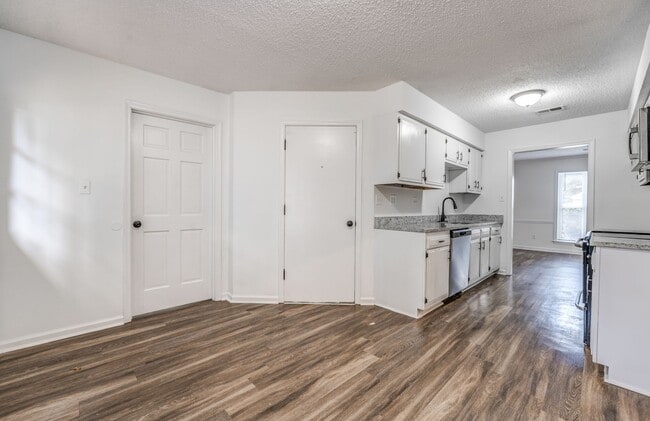 Building Photo - 1320 Fox Trace Dr