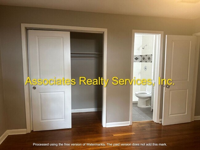 Building Photo - 3 Bedroom, 2 Bath Home in NW Gainesville. FULLY FENCED BACKYARD!!!