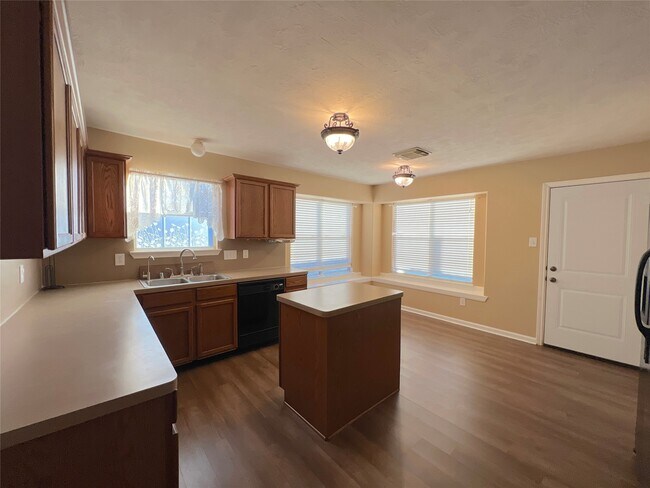 Building Photo - 5535 Bear Paw Cir