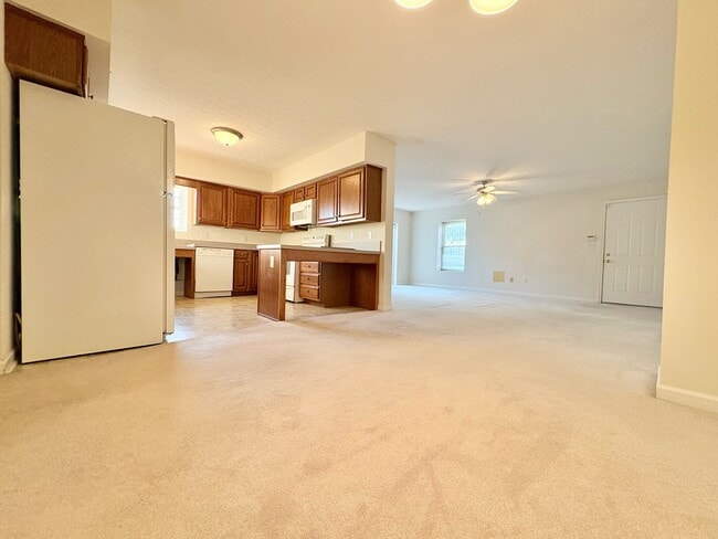 Building Photo - 19 Rose Garden Ln