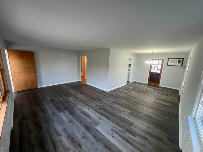 Building Photo - 697 Allwood Rd