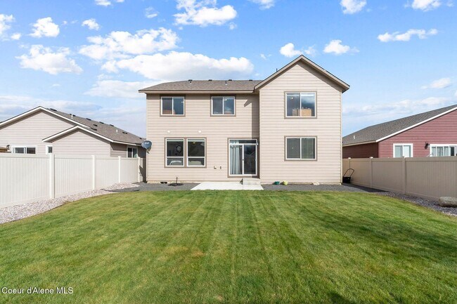 Building Photo - Spacious 4BR + Loft Home in Desirable North Place Community — Post Falls