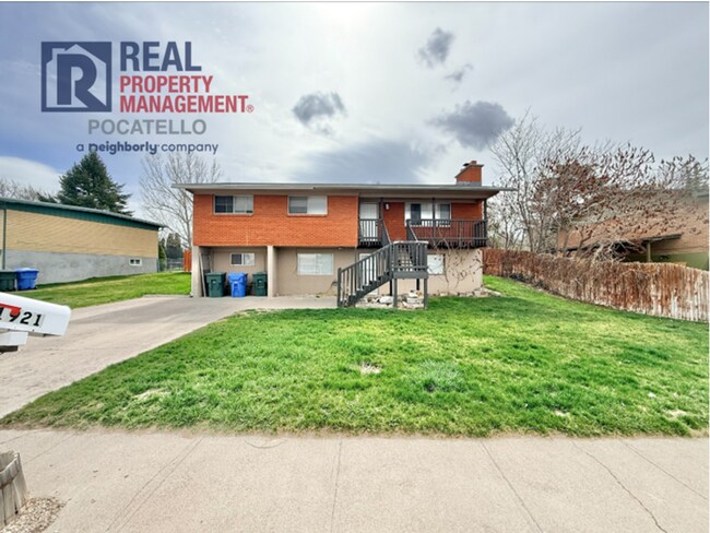 Building Photo - 1921 Monte Vista Dr