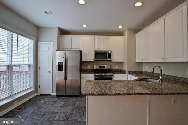 Building Photo - 8239 Singleleaf Ln