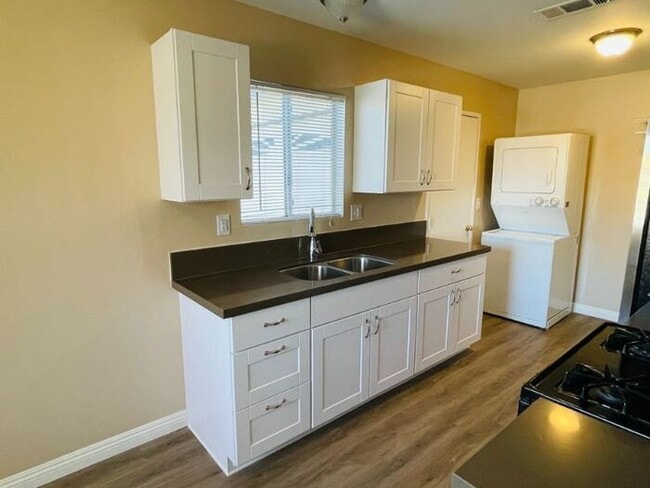 Building Photo - 2253 San Bernardo Ave