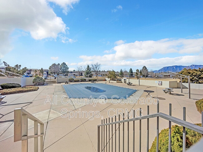 Building Photo - 411 Lakewood Cir