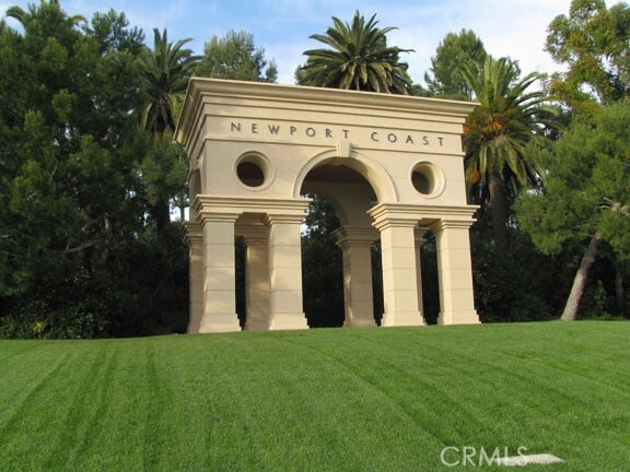 Building Photo - 3 Pavona