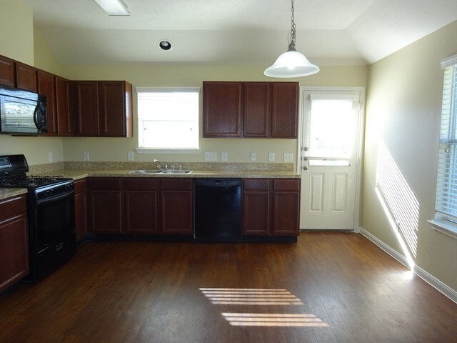 Building Photo - 16355 Royal Fort Ln