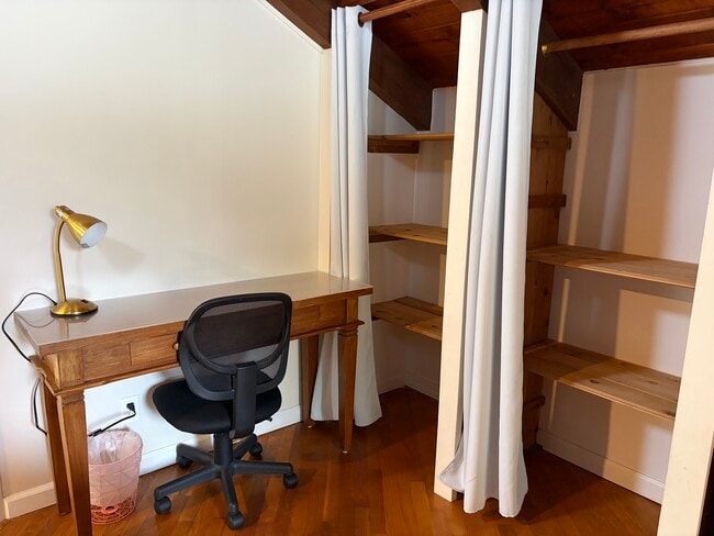 Building Photo - 437 Keolu Dr