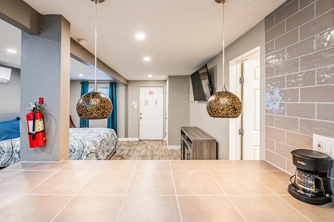 Building Photo - 704 Pacific Ave SW