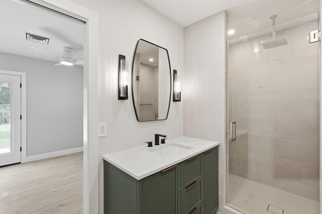 Building Photo - 6819 E Paradise Pkwy