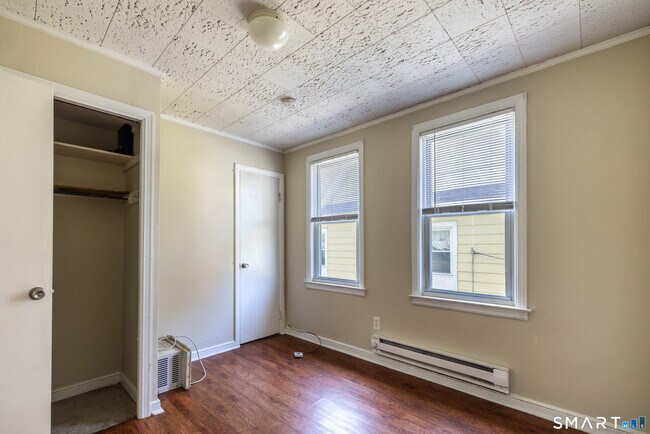 Building Photo - 793 Brewster St