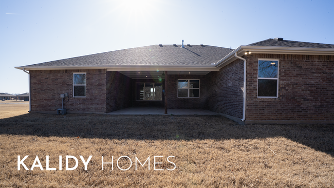 Building Photo - 303 Kirks Holw