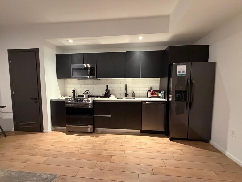 Building Photo - 398 NE 5th St