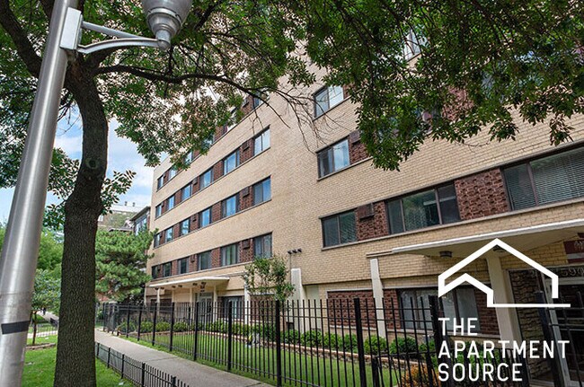 Building Photo - 5917 N Kenmore Ave