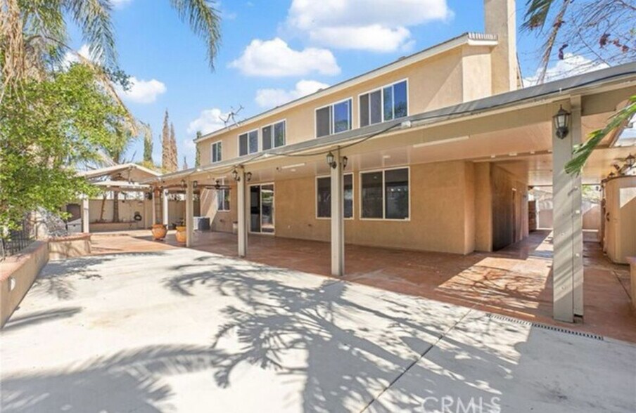 Huge backyard with patio cover - 6923 Delaware River Dr