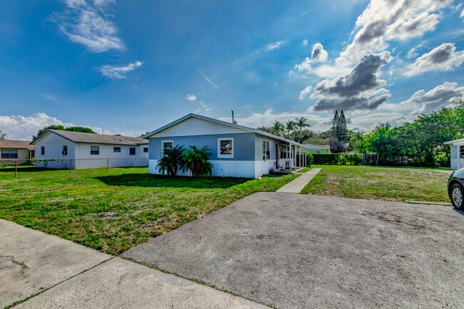 Primary Photo - 451 Silver Beach Rd
