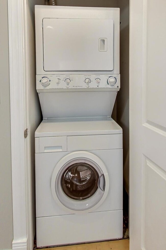 Building Photo - 1910 N Washtenaw Ave