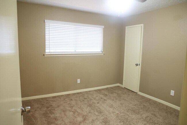 Building Photo - 23527 Canyon Lake Dr