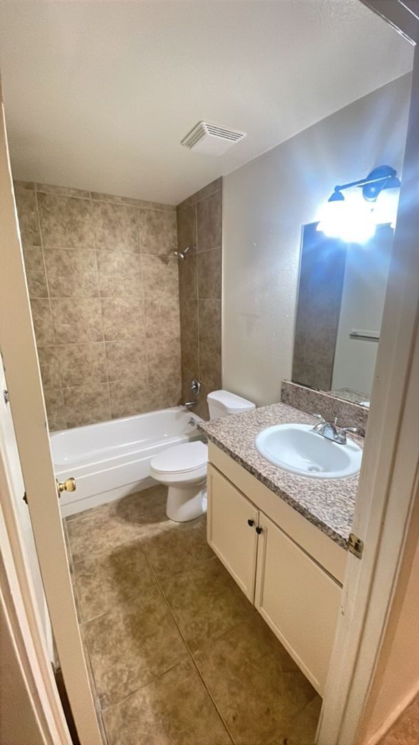 Building Photo - 3052 W Pontiac Way